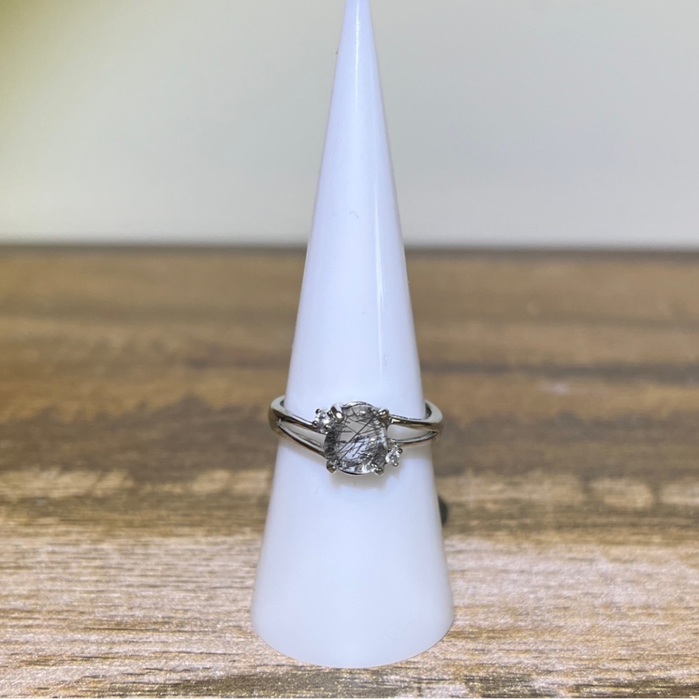 Black rutile in quartz ring
